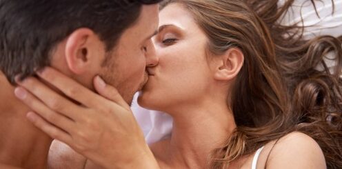 Страстный поцелуй