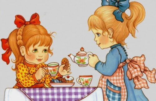 Две подружки кушают