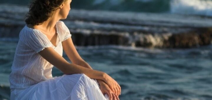 Девушка скучает по парню